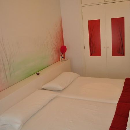 Apartamentos La Casa Pintada Caces Quarto foto