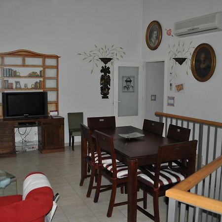 Apartamentos La Casa Pintada Caces Quarto foto