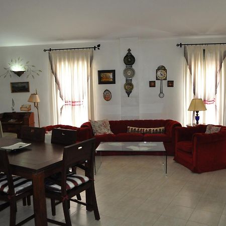 Apartamentos La Casa Pintada Caces Quarto foto