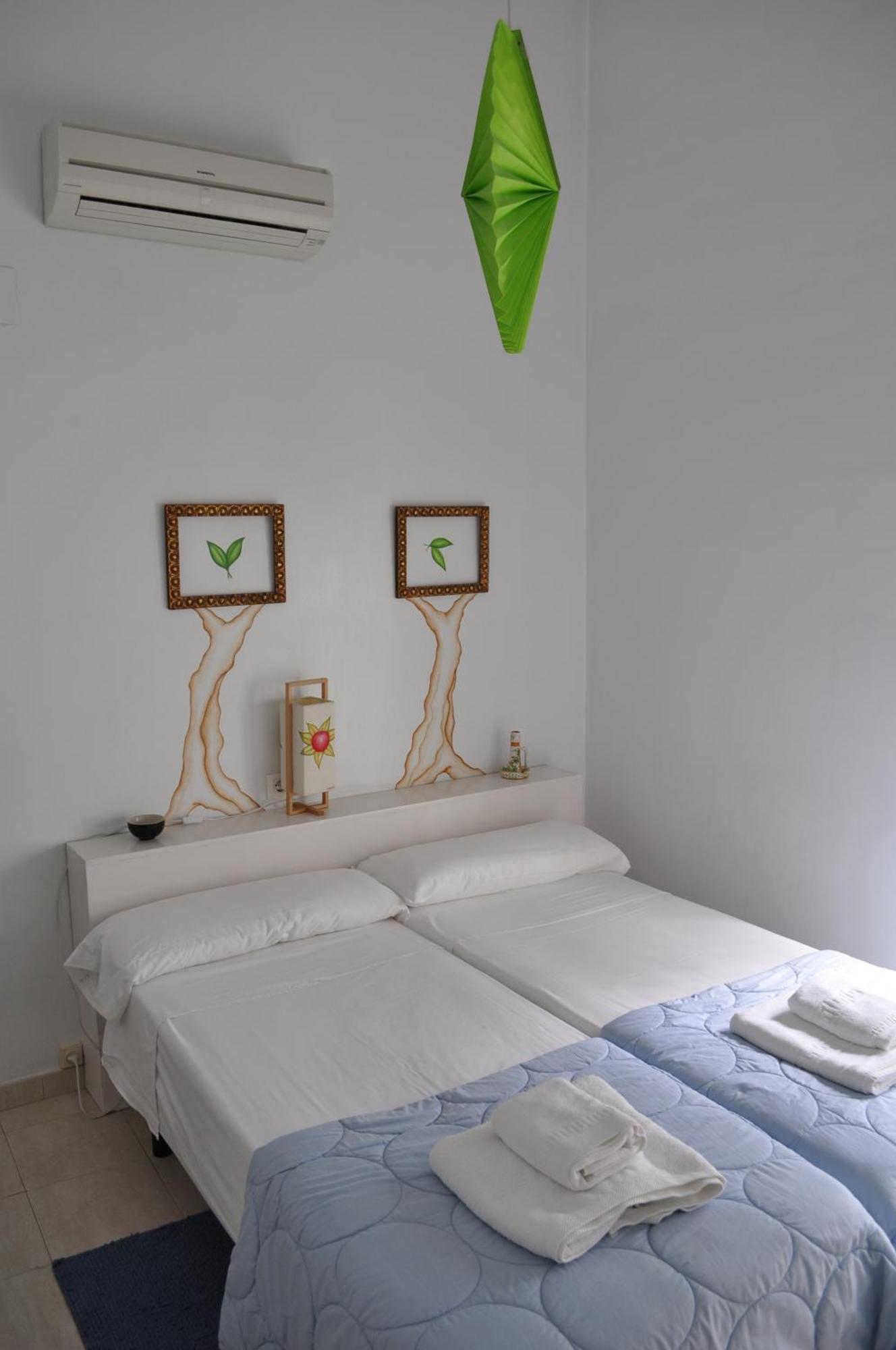 Apartamentos La Casa Pintada Caces Quarto foto